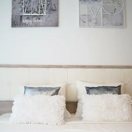 Matilda On The * 锡切斯